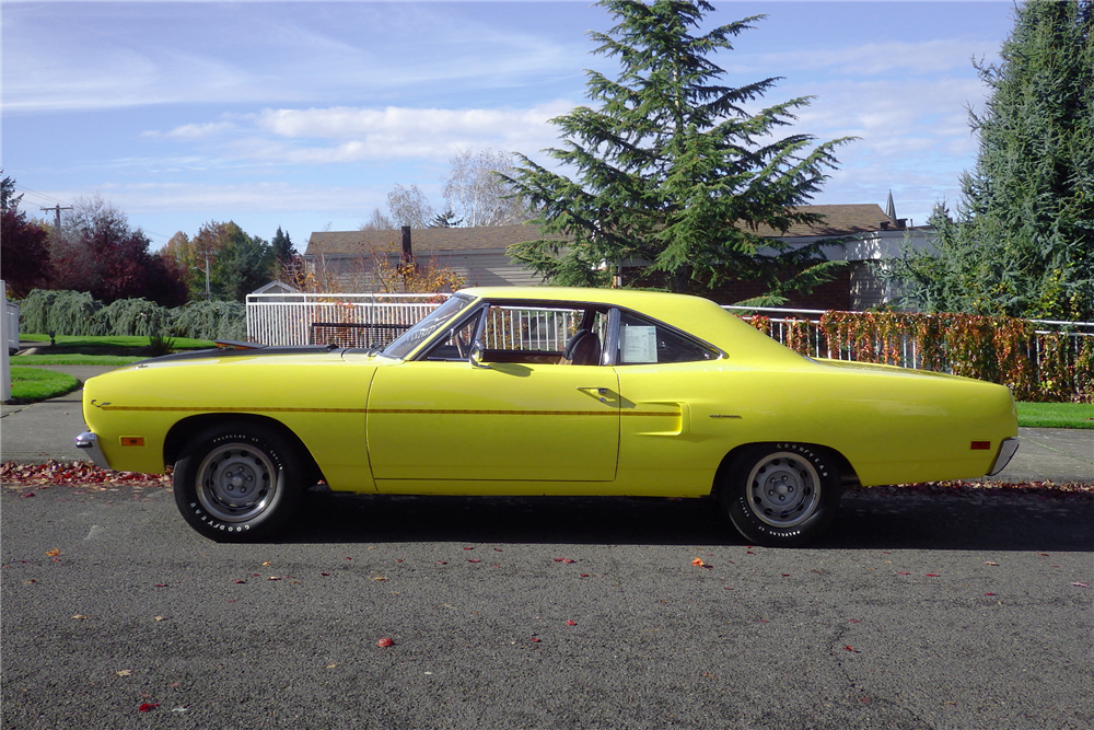1970 Plymouth Hemi Road Runner Side Yellow